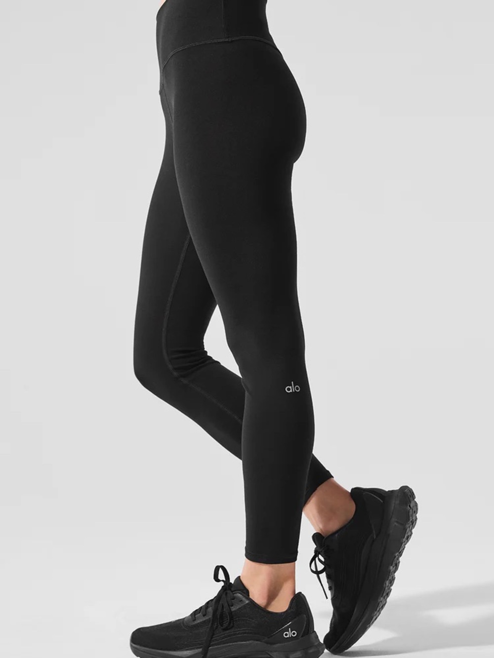 ALOSoft Yoga Black High-Rise Leggings with Subtle Logo M